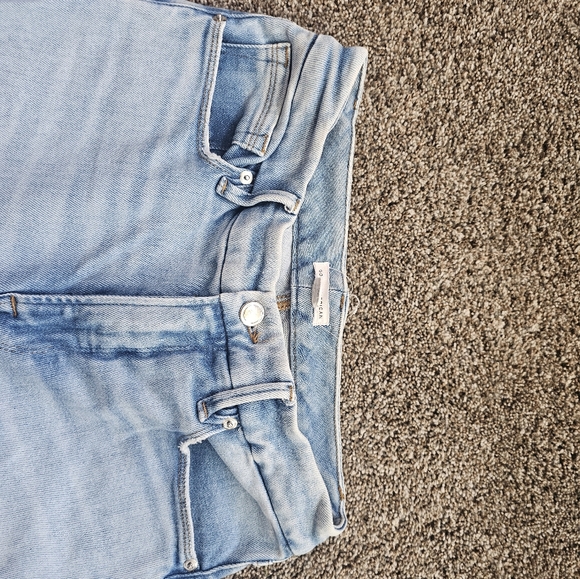 Good American Jeans. Good Legs High Waist Cigarette style. Size 8 - Picture 3 of 5